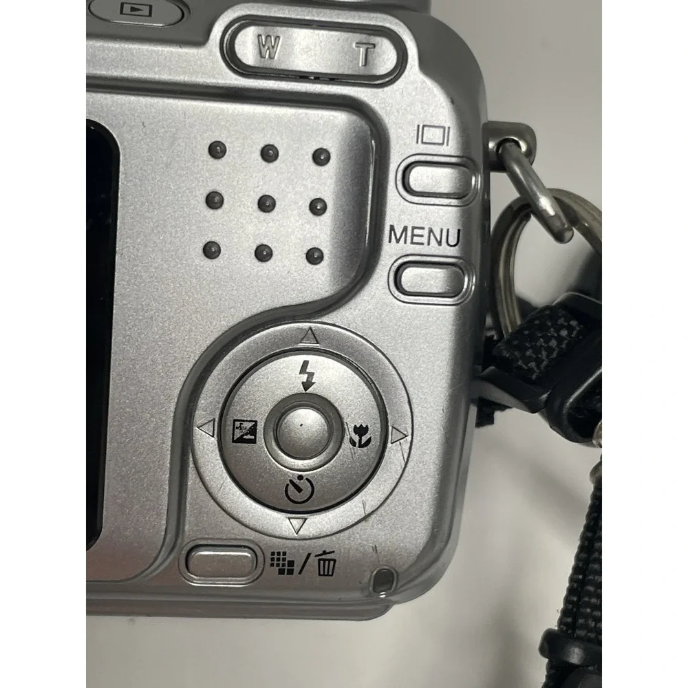 Sony Cyber-Shot DSC-H2 6 MP Digital Camera W/ Charger Case Silver Tested Read.